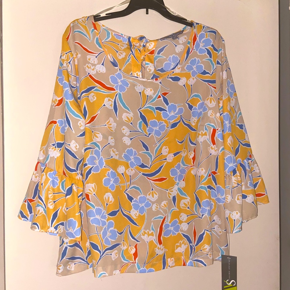 NWT Valerie Stevens XL Yellow Floral Top w/ Bell sleeves